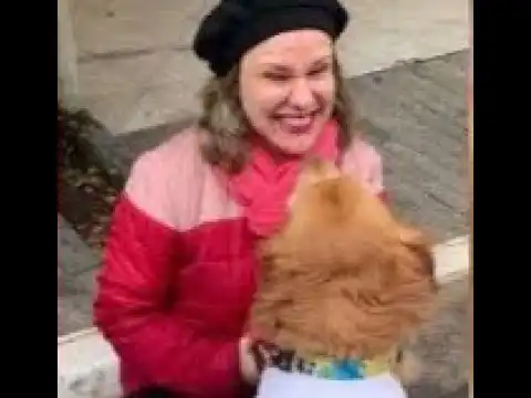 Trecho da campanha pelo cão-guia com audiodescrição, fortalecendo a inclusão e a mobilidade de pessoas cegas.